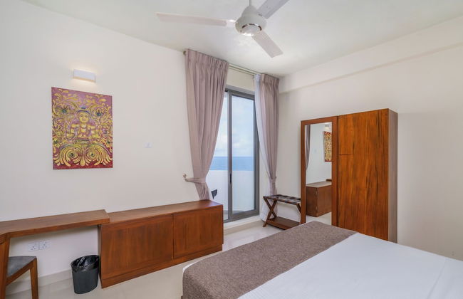 Marine Suites - Photo 23