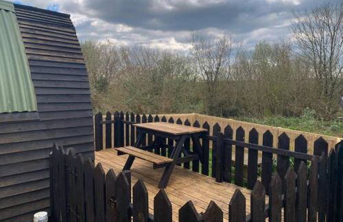 Robin Nest - Cosy Shepherd's Hut Hideaway - Photo 9
