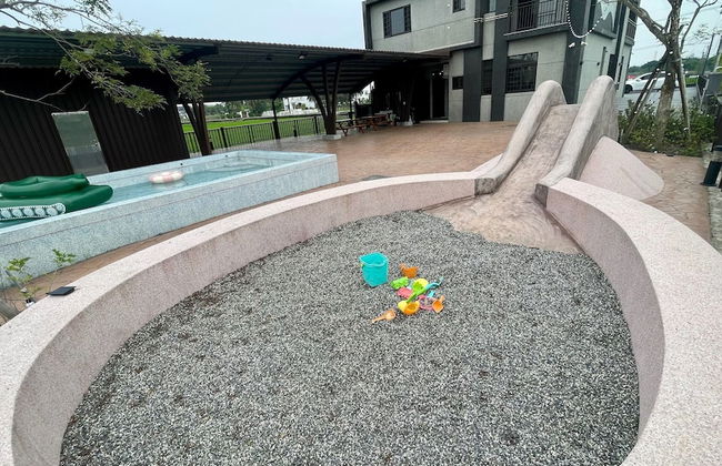 Young Villa - Photo 17