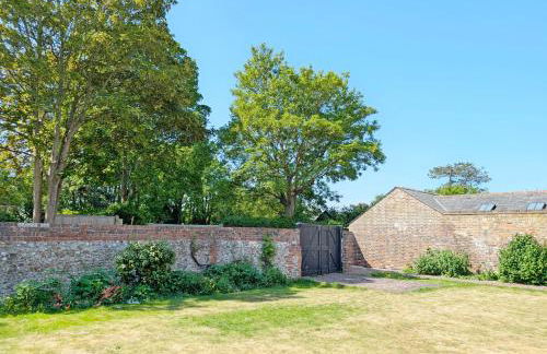 Shires Barn Farmhouse - Westbourne - Photo 23