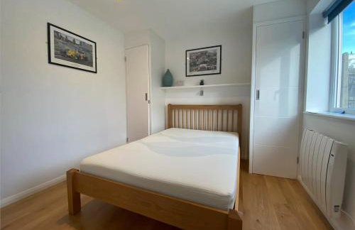 Spacious Modern Garden Family Home - Photo 7