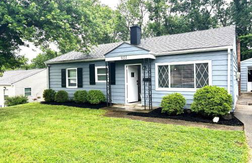 Bellwood 2 bed family house w 2 living areas Superhost - Photo 1