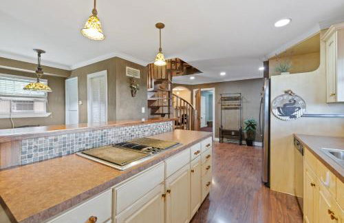 Entire 2br 2ba hilltop view home Sleeps 8 pets 4 acres Jacuzzi Central AC Kingbeds Office Free WiFi Parking Full Kitchen Refrigerator Washer Dryer Furnished Three 3 Large Sunset Dining Patios Grill Stovetop Oven Hiking Wildlife Firepit Quiet very Secluded - Foto 31