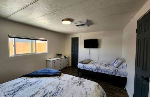 Modern Cabin with Arcade, Foosball Table and Fire Pit in Meadview, Arizona - Foto 37