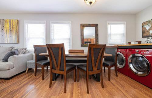 OPEN 4BR2BA Sleeps 8 Near Hwy Covered Deck - Foto 7