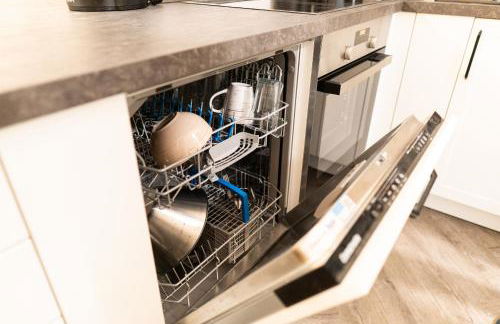 New central 2-3 room apartments with parking near train station & casino - Foto 13