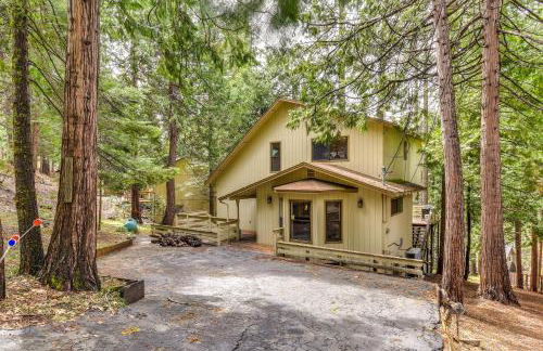 2 Mi to Mi-Wuk Village Cabin with Large Deck - Foto 26