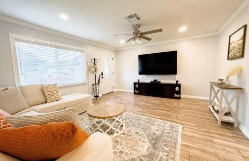 Tropical Backyard Paradise, Hot Tub, Fenced yard - Foto 6