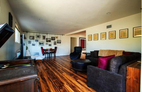 4BR Group Retreat w Golf Green, Poker & Fire Pit - Foto 8