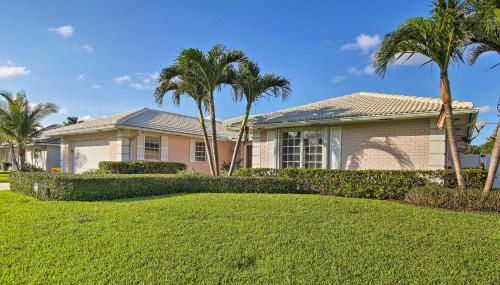 Riviera Beach Home with Pool - Walk to Beaches! - Foto 2