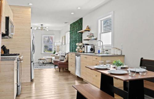 3BR 2BA Derby Home Walk to Churchill Free Parking - Foto 25