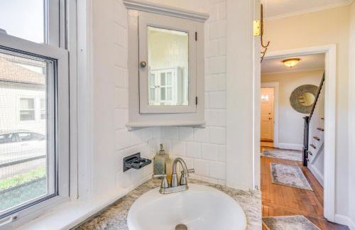 Lovely Westerley Home with Yard and Grill! - Foto 16