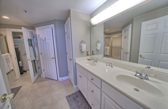 Stylish Oceanfront Condo with Beach and Picnic Area Access - Unit 1706 by RedAwning - Foto 16