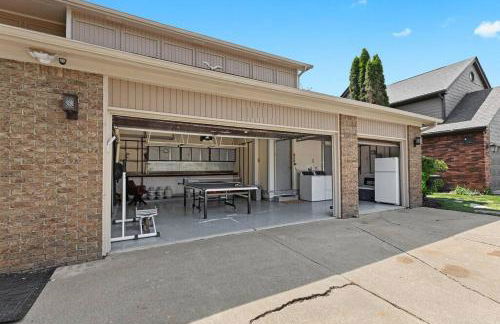 NEW! 4BR I Indoor Pool on the Bay in Boat Town USA - Foto 68