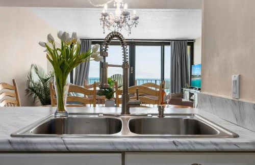 *OCEAN FRONT* Pier-adise 2Bed/2Bath, Sleeps 8 - Photo 26