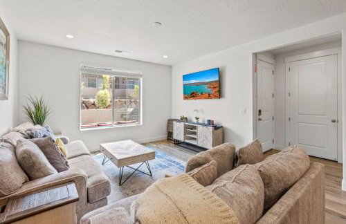 Adventure Base Camp Pet Friendly with Resort Living Pool, Arcade, Pickle-ball - Foto 16