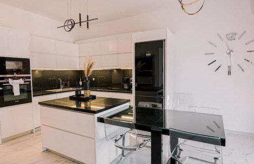 BLACK & WHITE SeaSide House - Foto 20