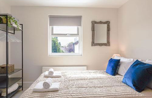 Stunning Townhouse with Large Garden - Sleeps 8! - Photo 66