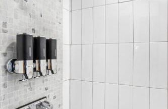 5BR 2BA Fun Family Home Sleeps 12 Pinball TVs 15m DT - Foto 20