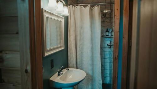 Mountainscape: Peaceful & Skiing - Photo 4