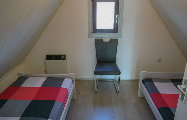 Modern Holiday Home at a Typical Dutch Canal, Close to the Lauwersmeer - Photo 5