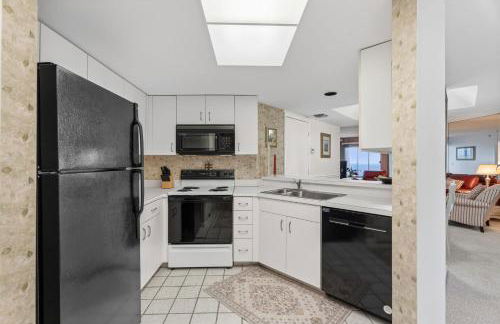 Ocean Front 2-bed, 2-bath 6th-floor comfy and inviting condo unit on Hutchinson Island - Photo 6