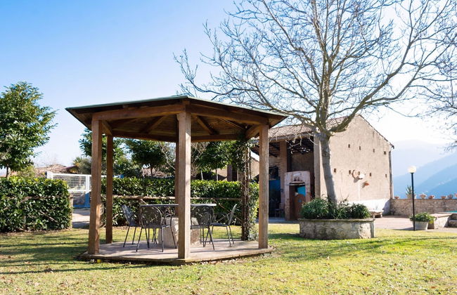 Sun-kissed Holiday Home With Swimming Pool - Photo 19