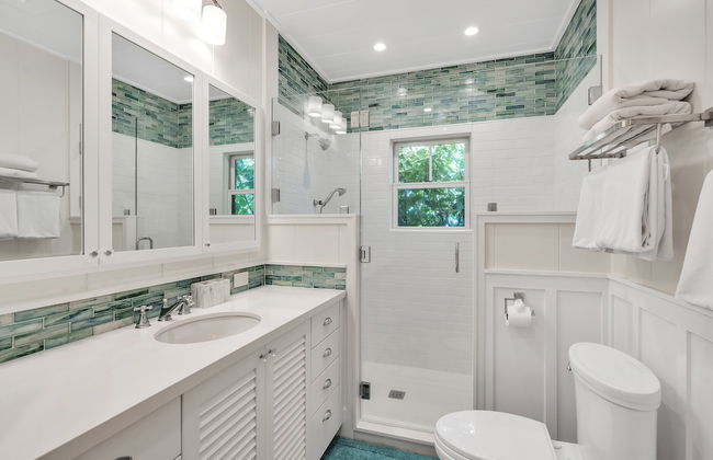 Gorgeous Renovated 1937 Plantation Style Beach House 50 Steps To The Center Of The Beach 5 Bedroom Home by RedAwning - Foto 37