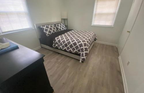 Theater, heated pool and hot tub near HPU and Furniture Market - Foto 19