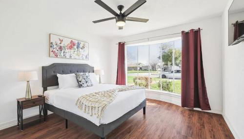 Spacious 4-BR Home Near Allen Outlets & Dining - Photo 2