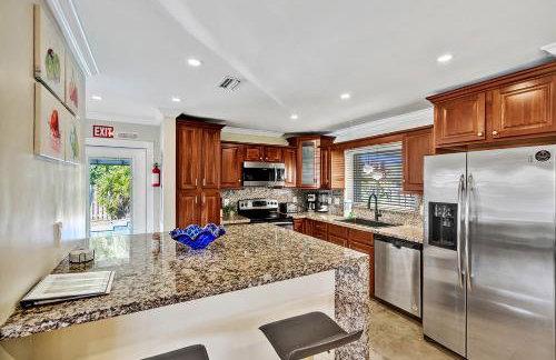 Deluxe Home Heated Pool & Jetted Tub near Beach - Foto 10