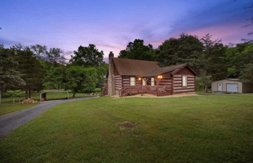 Riverfront Log Cabin Hot Tub, Mtn Views & Hottub - Foto 1