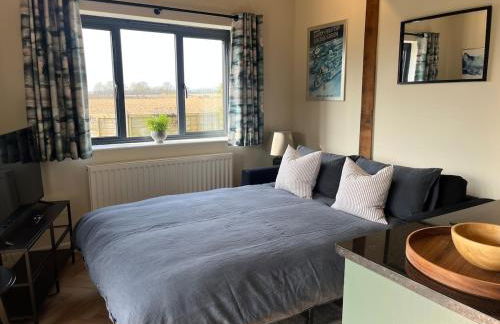 The Acorn Goodwood luxury lodge house 10 minute walk from Goodwood Festival of Speed - Foto 12