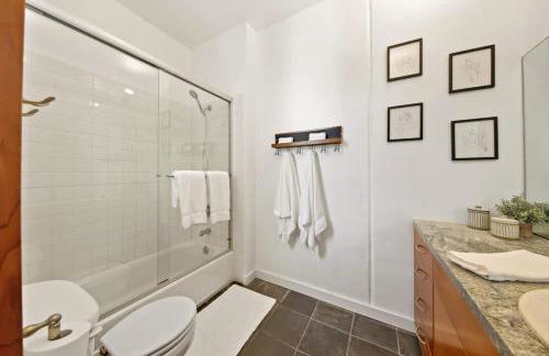 New York Style Penthouse in the Heart of the City - Photo 40