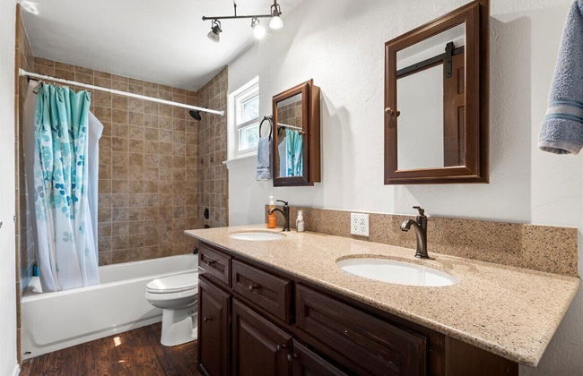 Oasis w Huge Pool & BBQ Patio - Photo 27