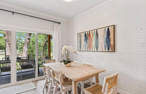 The Benjamin I - 2022 Built Luxury Retreat with Backyard Paradise with Hot Tub Outdoor Movie Screen Dock & Boat Rental - Foto 11