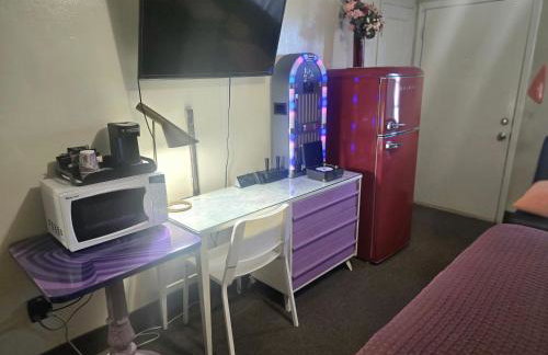 HARRY'S MAN CAVE - A Vintage Motel on the Historic 395 route - The New Star Motel Experience - Photo 80