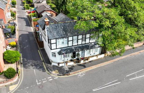 Corner Cottage - character, charm, great location. - Foto 1