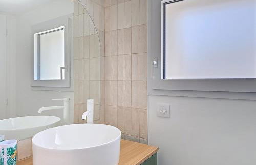 Feet in the water, 100 m from the city center - Photo 23