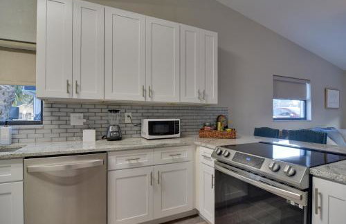 Ideally Located Palm Harbor Condo Walk Downtown! - Foto 11