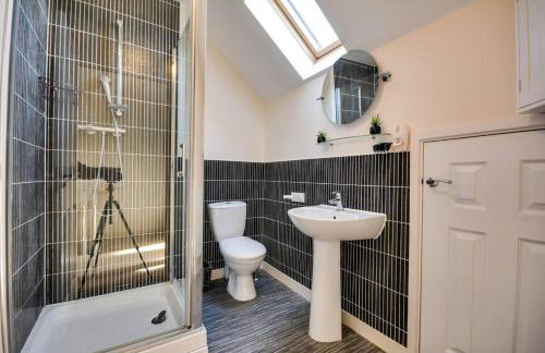 Runcorn - House - Sleeps 6 - Parking - Garden - Foto 7