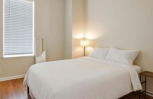 Soulard 2BR Balcony Free Parking Walk to Dining - Foto 5