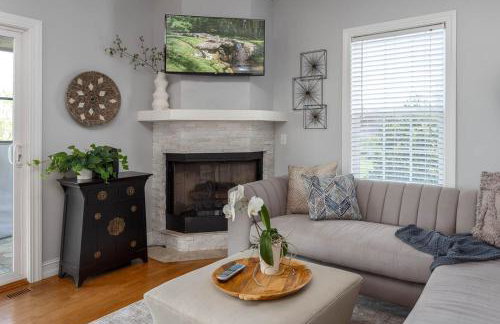 Hot Tub, Views & Game Room - 20 min to Downtown Asheville! - Foto 12