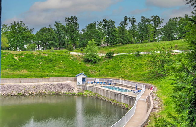 Dock, Slip and Pool Breezy Lake Ozark Escape - Foto 8
