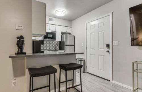 Quiet Modern Heavenly Paradise Love and Balcony Near Lake, Mall, Food, Entertainment! - Foto 15