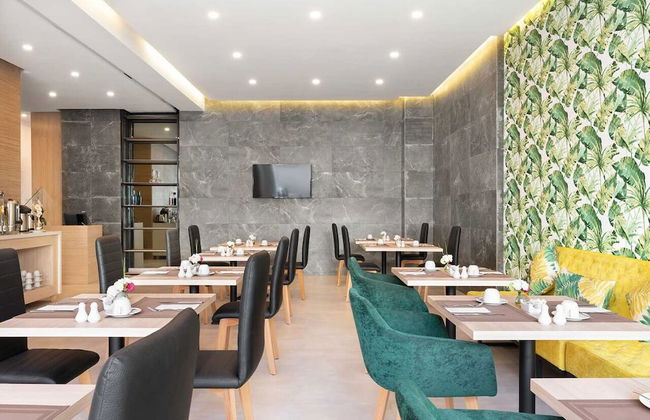 Mid Town Hotel Casablanca - Photo 22