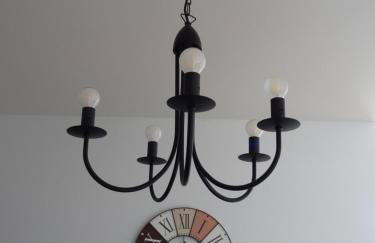 Well-equipped apartment with free parking - Photo 17