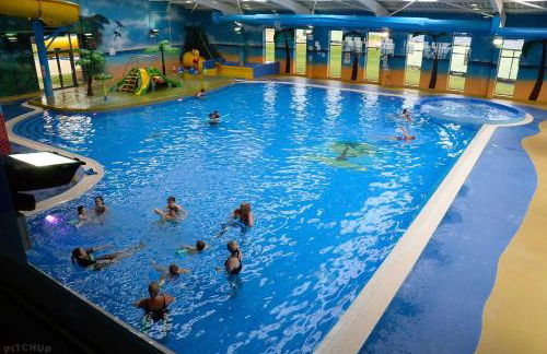 Lovely Static Caravan at Billing Aquadrome - Photo 2