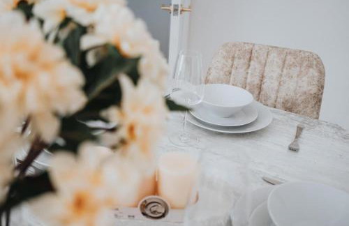 Liverpool Luxe Retreat 3 Bedroom House Next to Everton Stadium - Photo 7