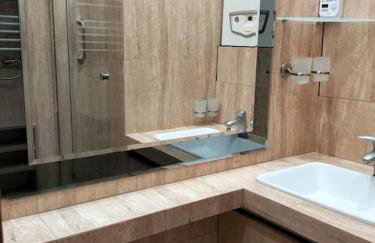 Apt 90m2, 8 os, 2 salony, 2 sypialnie, centrum - Photo 30